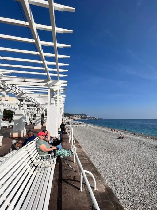 Rez-de-jardin Sur La Promenade Des Apartment
